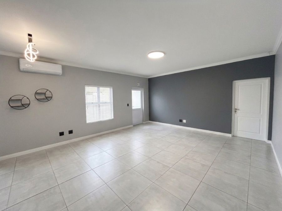 To Let 3 Bedroom Property for Rent in Sunningdale Western Cape